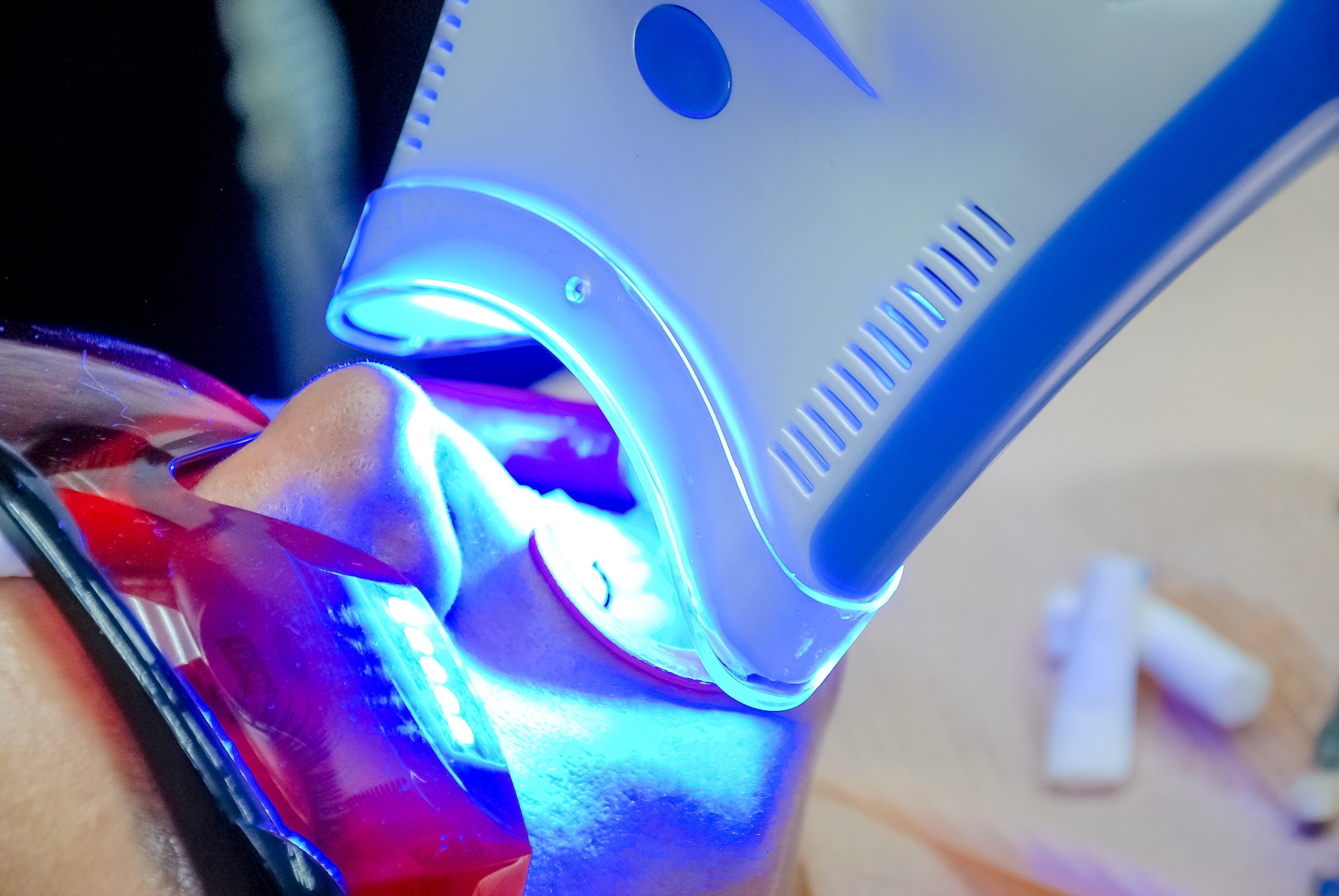 TEETH WHITENING & TOOTH GEMS
